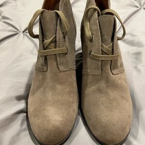 Lucky Brand Tan Ankle Boots with Rounded Toe and Lace Closure